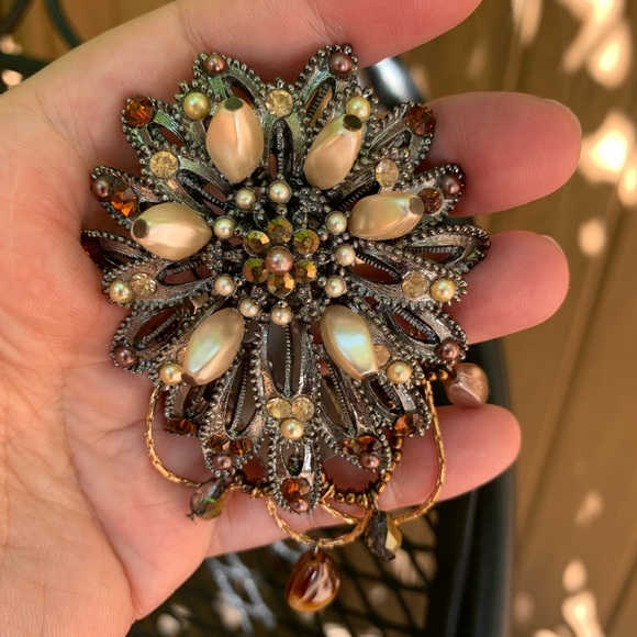 CHICO’S NWT Large Silver Tone Flower Starburst Brooch Pearls Rhinestones - Picture 2 of 5